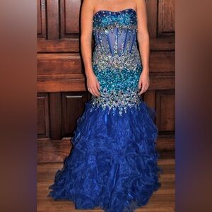Gorgeous prom dress worn once